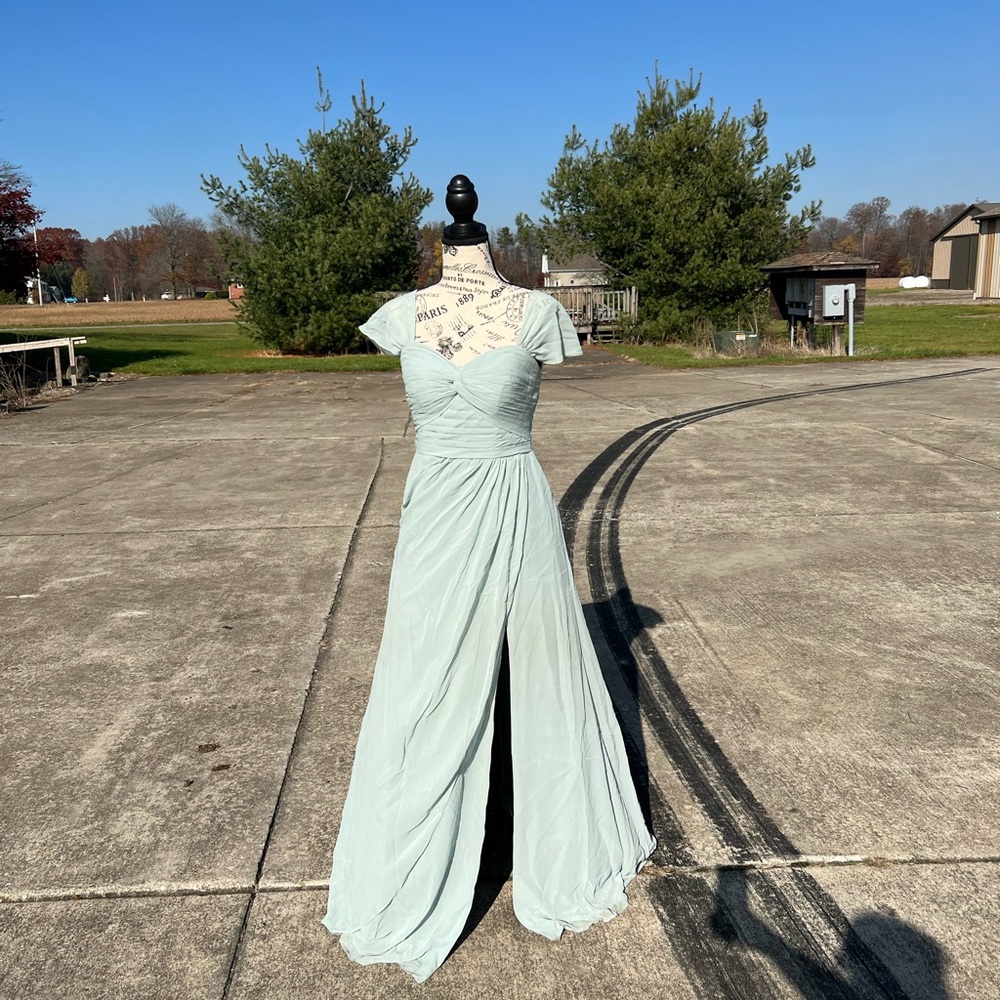Gorgeous Dress Needs some tlc Sz4